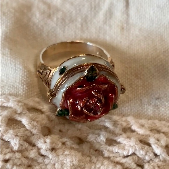 Rose Skull & Bones Ring S8 with Secret Compartment - Picture 6 of 12